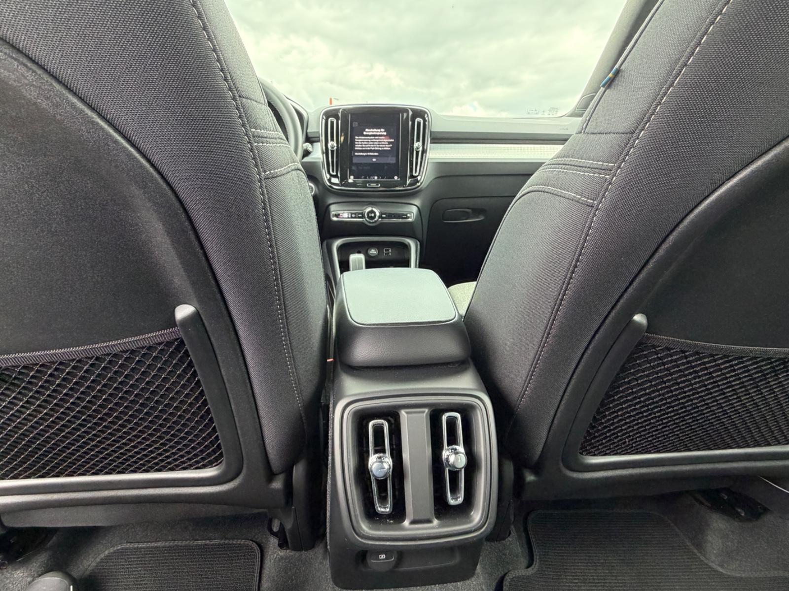 Volvo XC40 Plus Dark 2WD/Navi/Harman-Kardon