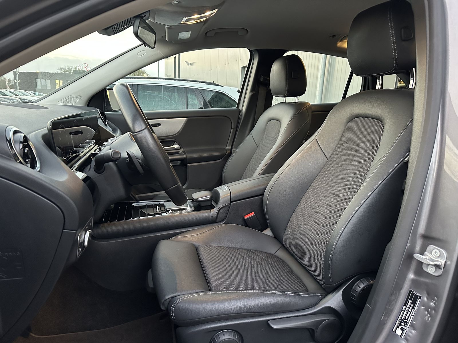 Fahrzeugabbildung Mercedes-Benz GLA 180d Style NAV+LED+WIDESCREEN+KAM+1HD+17ZOLL