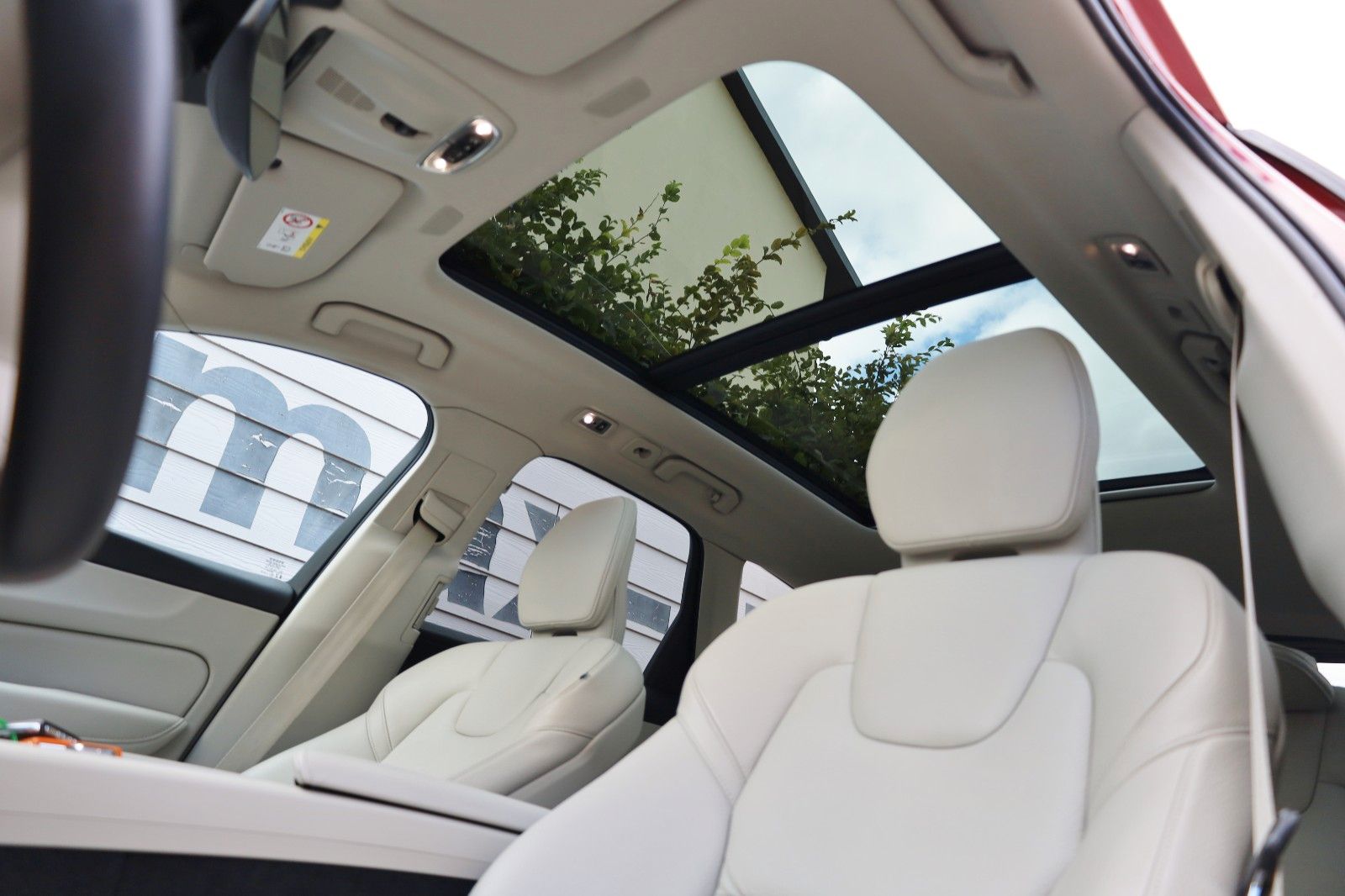 Fahrzeugabbildung Volvo XC60 Momentum Pro,Leder,Navi,LED,SH,Pano.,AHK+WR