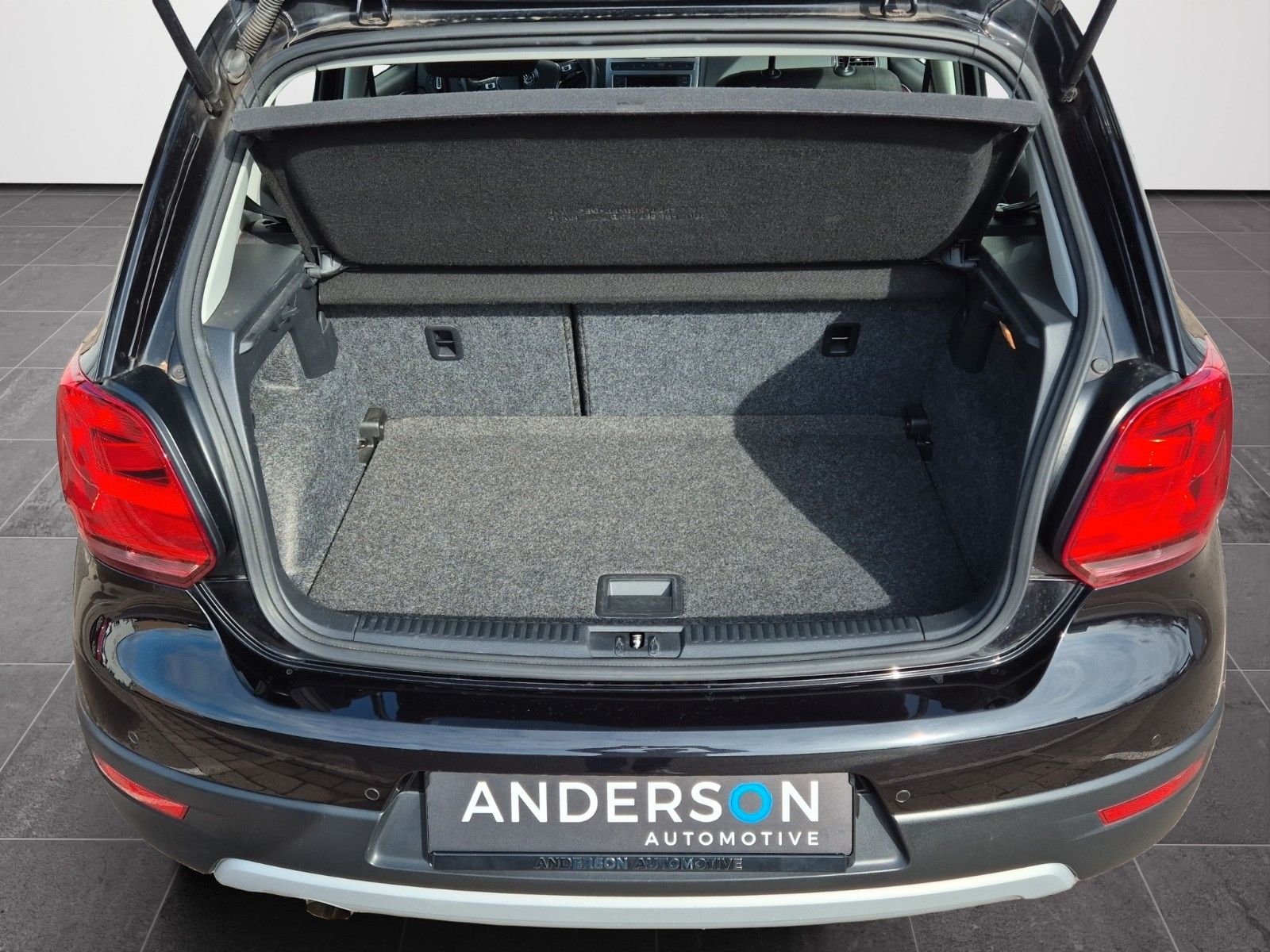 Fahrzeugabbildung Volkswagen POLO CROSS 1.2 TSI MFL ALLWETT BLUETOOTH 1.HAND