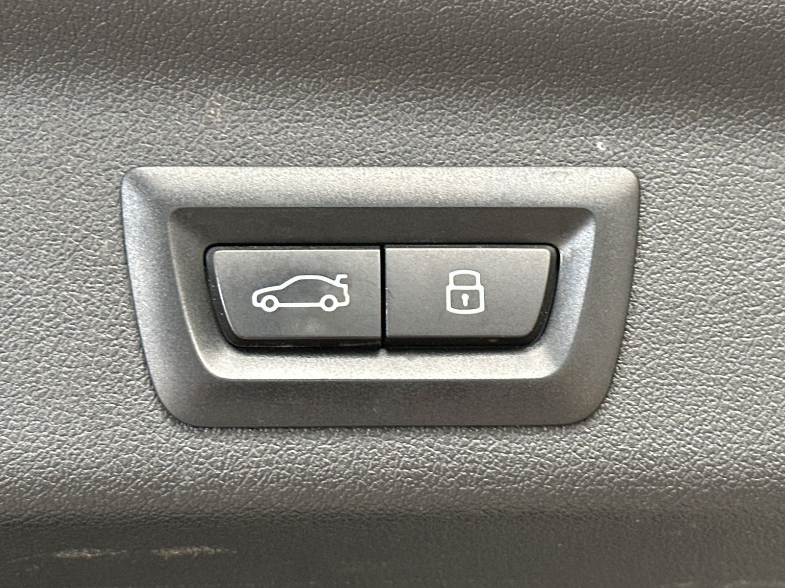 Fahrzeugabbildung BMW X1 xDrive30e M-Sport NAV+LED+ACC+AHK+H&K+VCOCKP