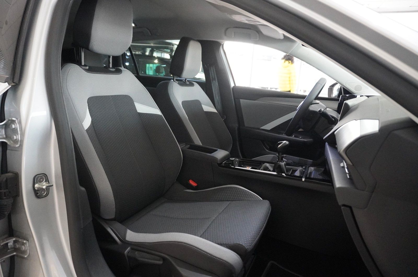 Fahrzeugabbildung Opel Astra L ST 1.2T  LED/NAVI/SHZ/ALU16/KAMERA/ALLWE