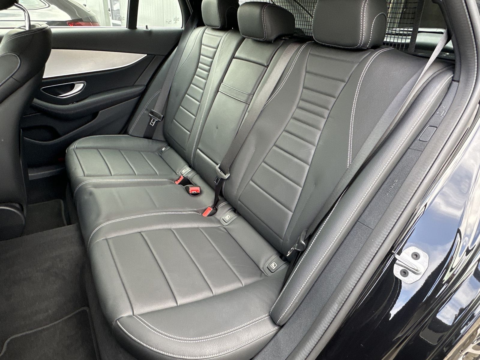 Fahrzeugabbildung Mercedes-Benz E 300d T 4M Avantgarde NAV+LED+360°+WIDE+HUD+1HD