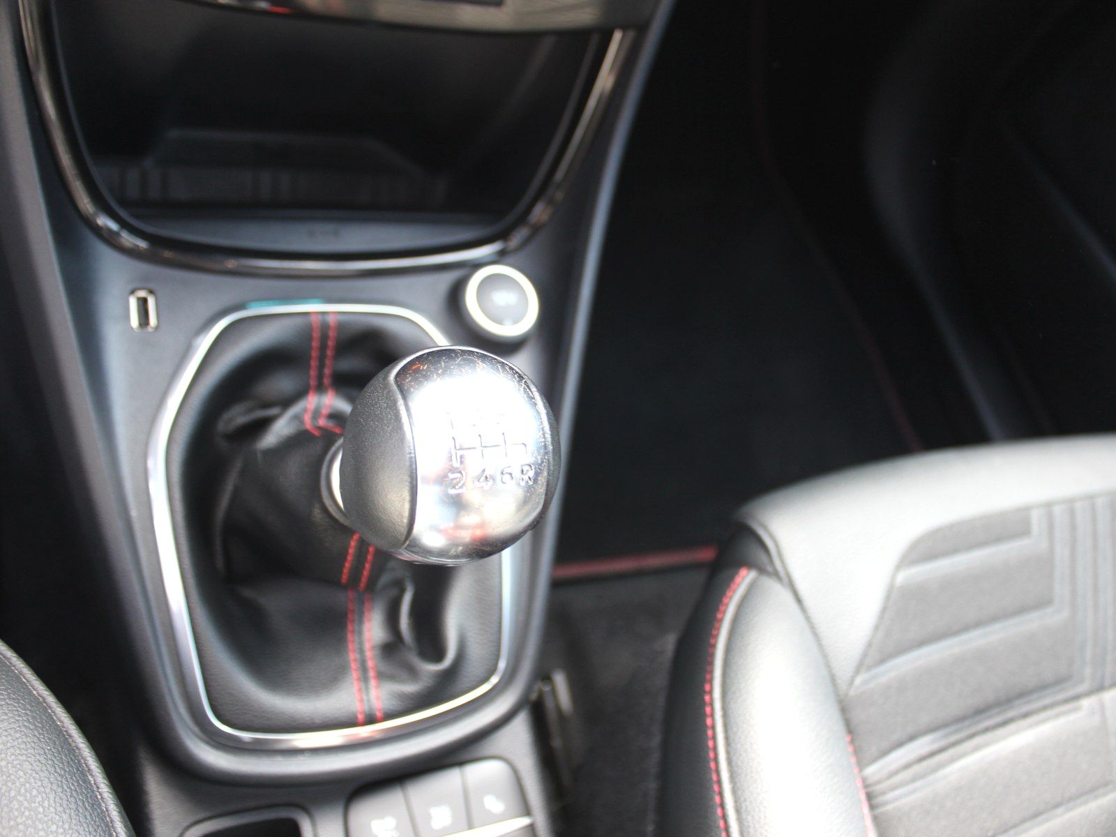 Fahrzeugabbildung Ford Puma ST-Line X 1,0 EcoBoost Mild Hybrid