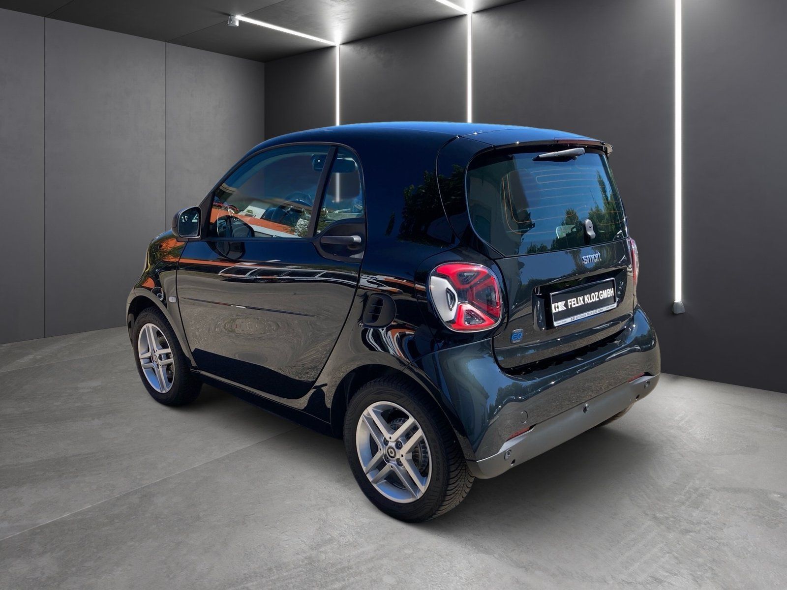 Fahrzeugabbildung Smart smart EQ fortwo Exclusive*Pano*Kamera*PDC*LED*22
