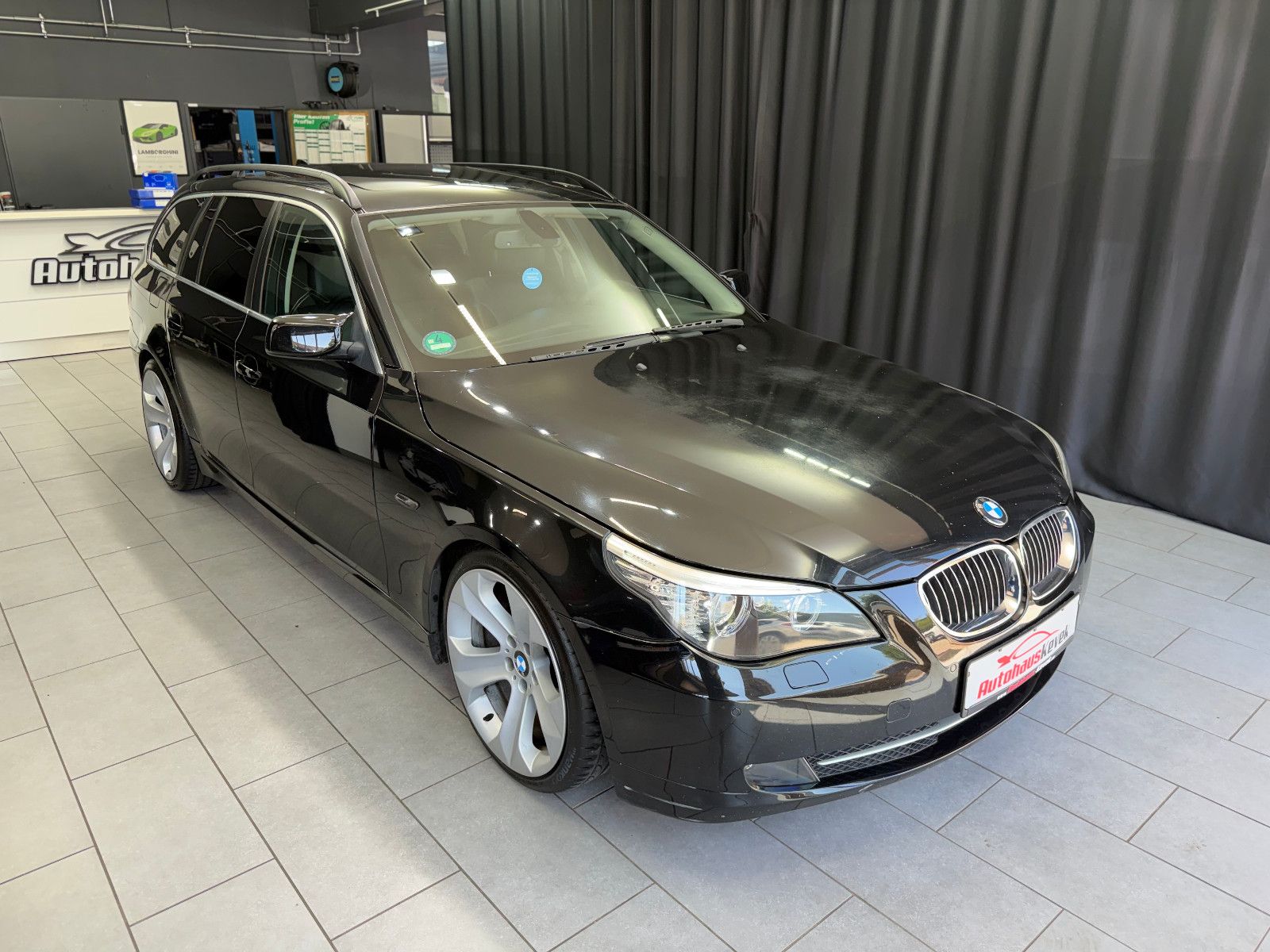 Fahrzeugabbildung BMW 523I Touring |PDC|PANO|NAVI|LEDER
