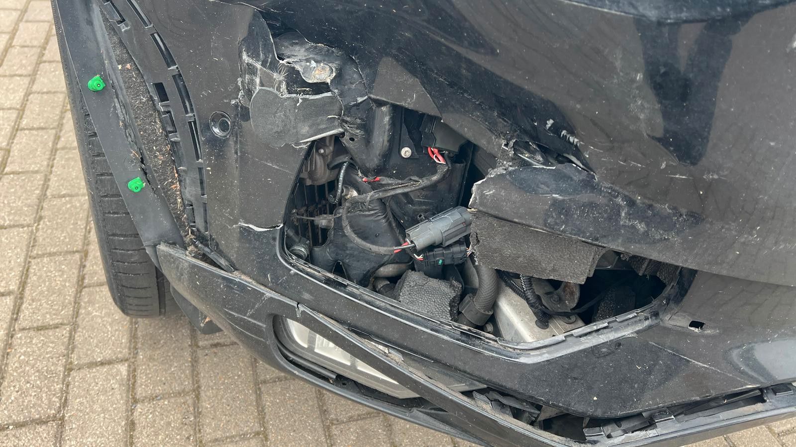 Fahrzeugabbildung Volvo XC90 Inscription AWD Frontschaden