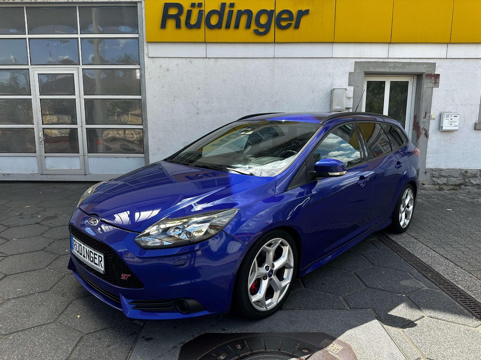 Ford Focus ST LEDER RECARO XENON KAMERA