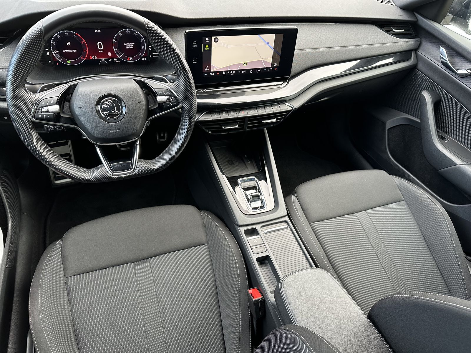 Fahrzeugabbildung SKODA Octavia Combi Sportline NAV+LED+VCOCK+18ZOLL+ACC
