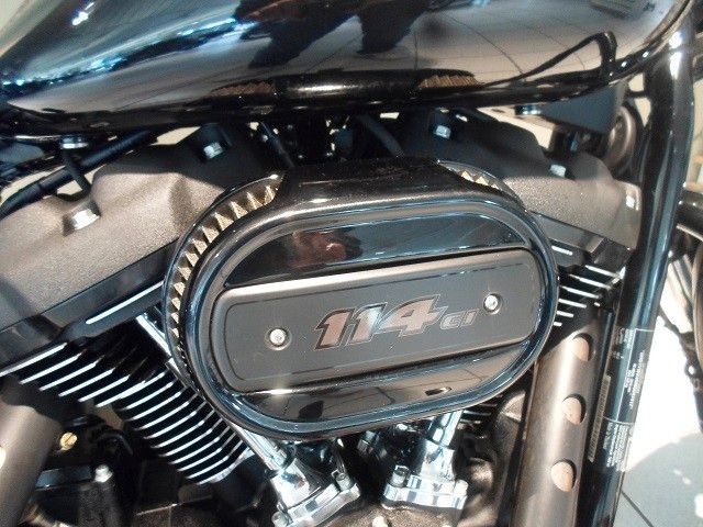 Fahrzeugabbildung Harley-Davidson Low Rider S mit Seitentaschen