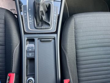 Fahrzeugabbildung Volkswagen Golf VII Lim. Cup BMT DSG  Navi SHZ Ergo uvm.