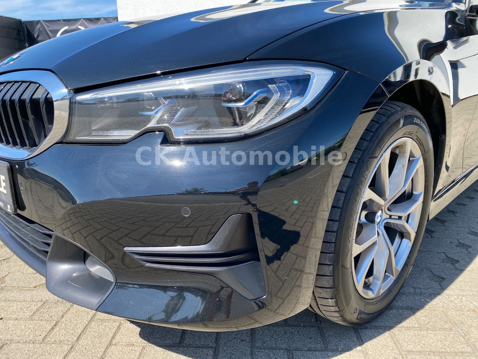 Fahrzeugabbildung BMW 320d xDrive Touring Sport-Line/Laser/Pano/Kamera
