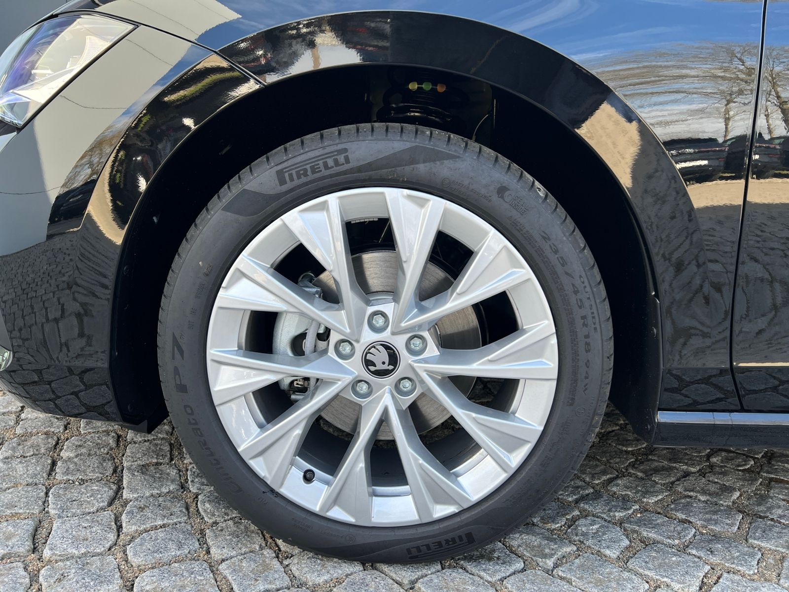 Fahrzeugabbildung SKODA Superb Combi Selection 2.0 TDI DSG *AHK, Navi, 1