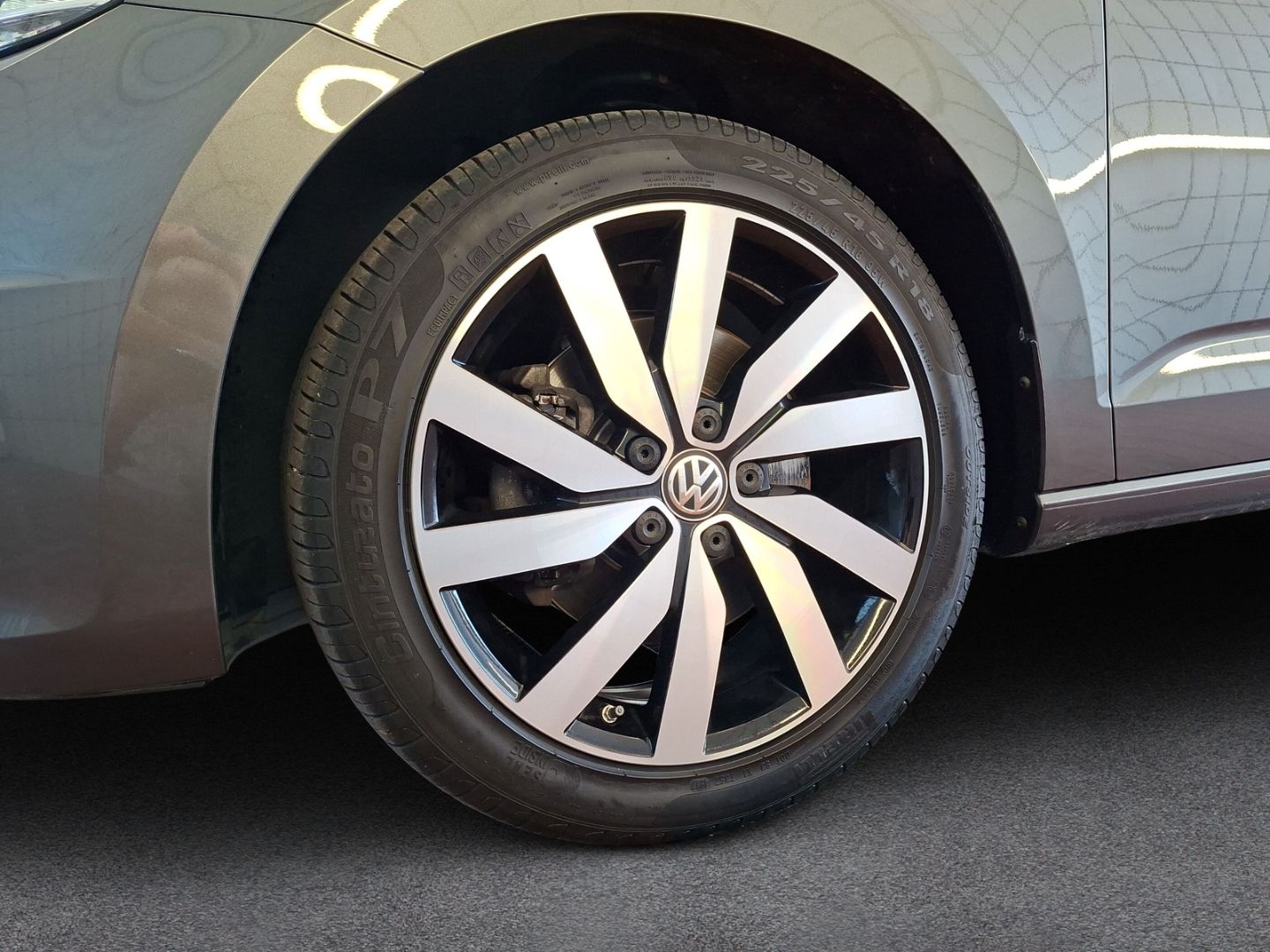Touran 2.0 TDI DSG Highline *AHK*KEYLESS*NAVI*KA