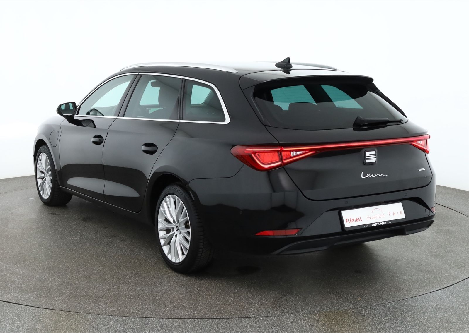 Seat Leon ST 1.4 DSG e-Hybrid Xcellence LED Navi DAB imagem 3