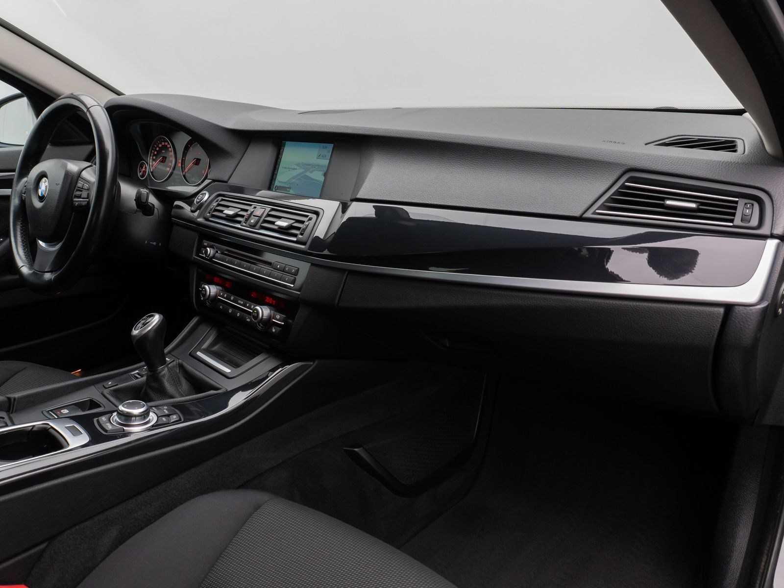 Fahrzeugabbildung BMW 520d Lim. Sitzhzg Navigation PDC Klima Bluetooth