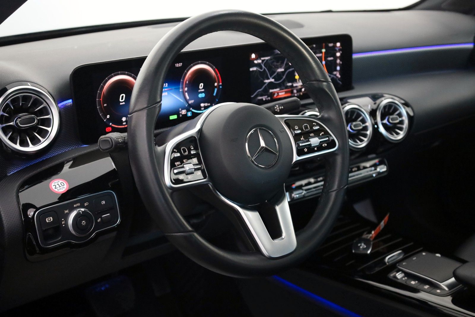 Fahrzeugabbildung Mercedes-Benz A 250e Progressive,Leder,Navi,LED,SH,Kamera,Pano
