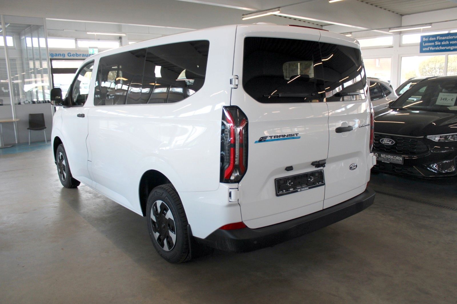 Fahrzeugabbildung Ford E-Transit Custom L1 TREND 9-Sitze AHK NAVI GJR