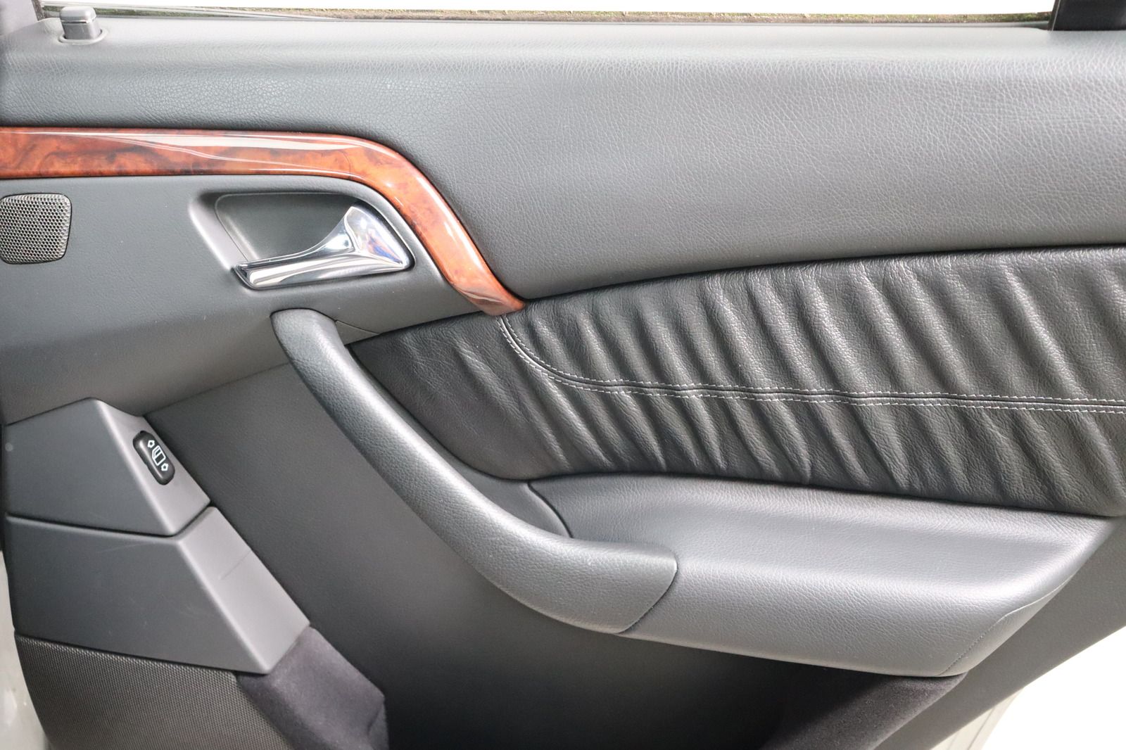 Fahrzeugabbildung Mercedes-Benz S 320 * Memory * Sitzhzg./-lüftung * PDC