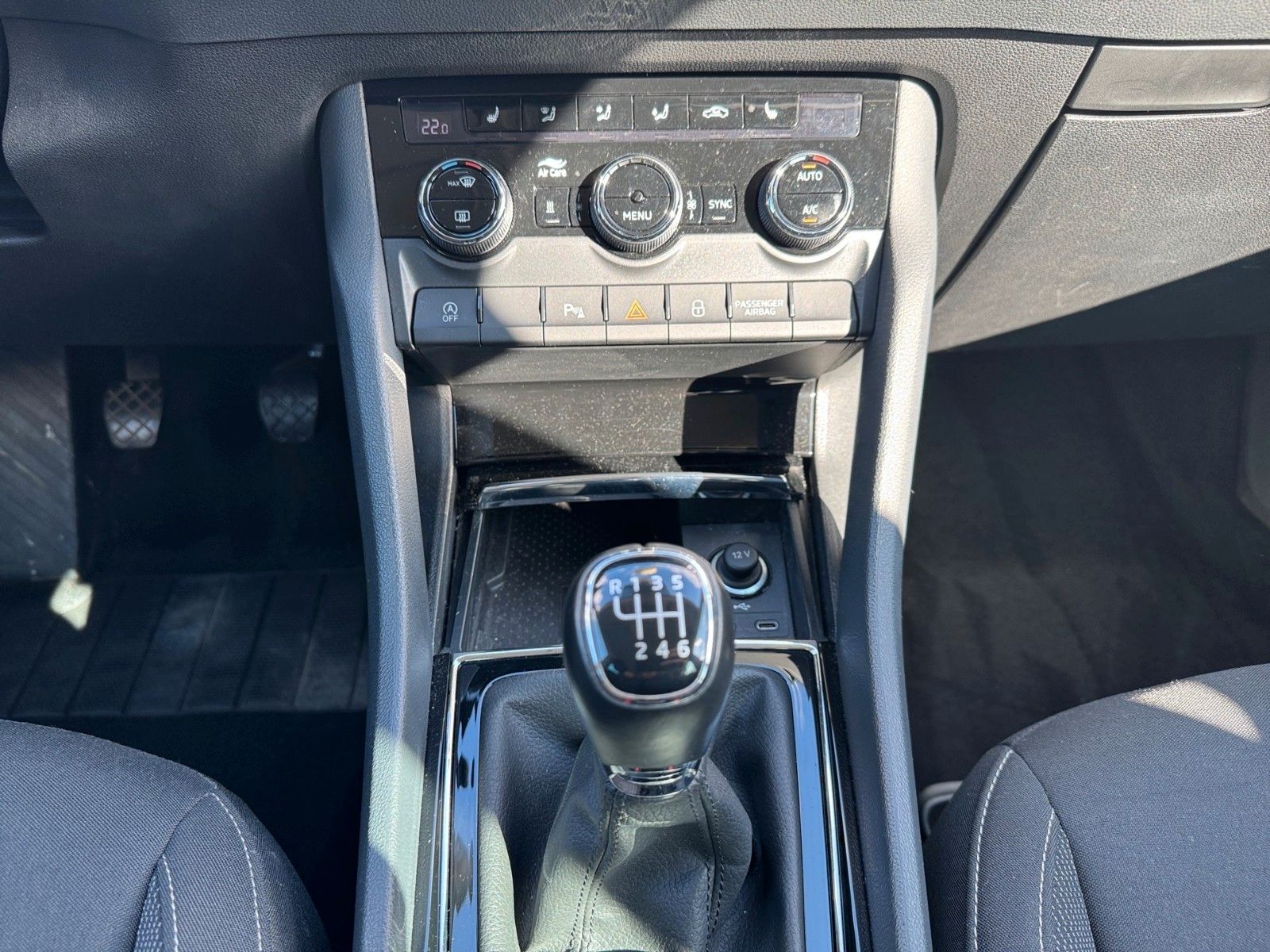 Fahrzeugabbildung SKODA Karoq 2.0l TDI AMBITION
