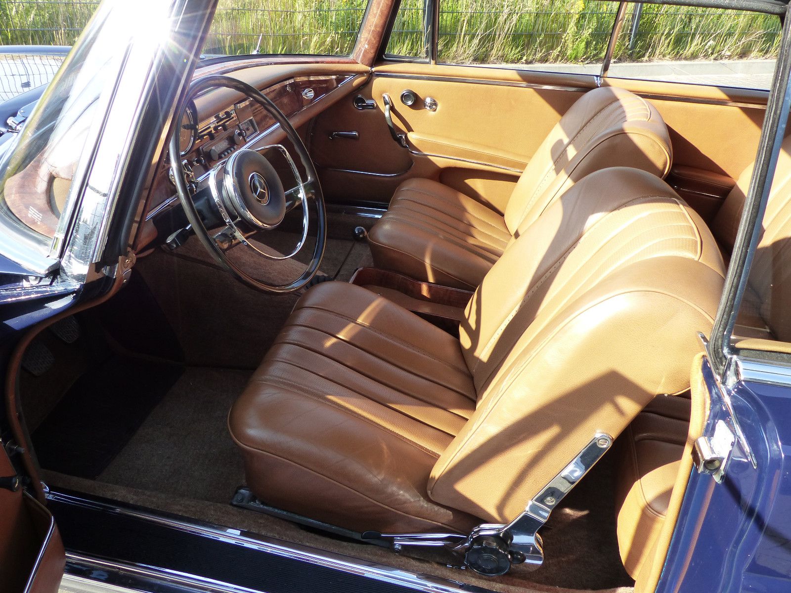 Fahrzeugabbildung Mercedes-Benz 250 SE Coupe W 111