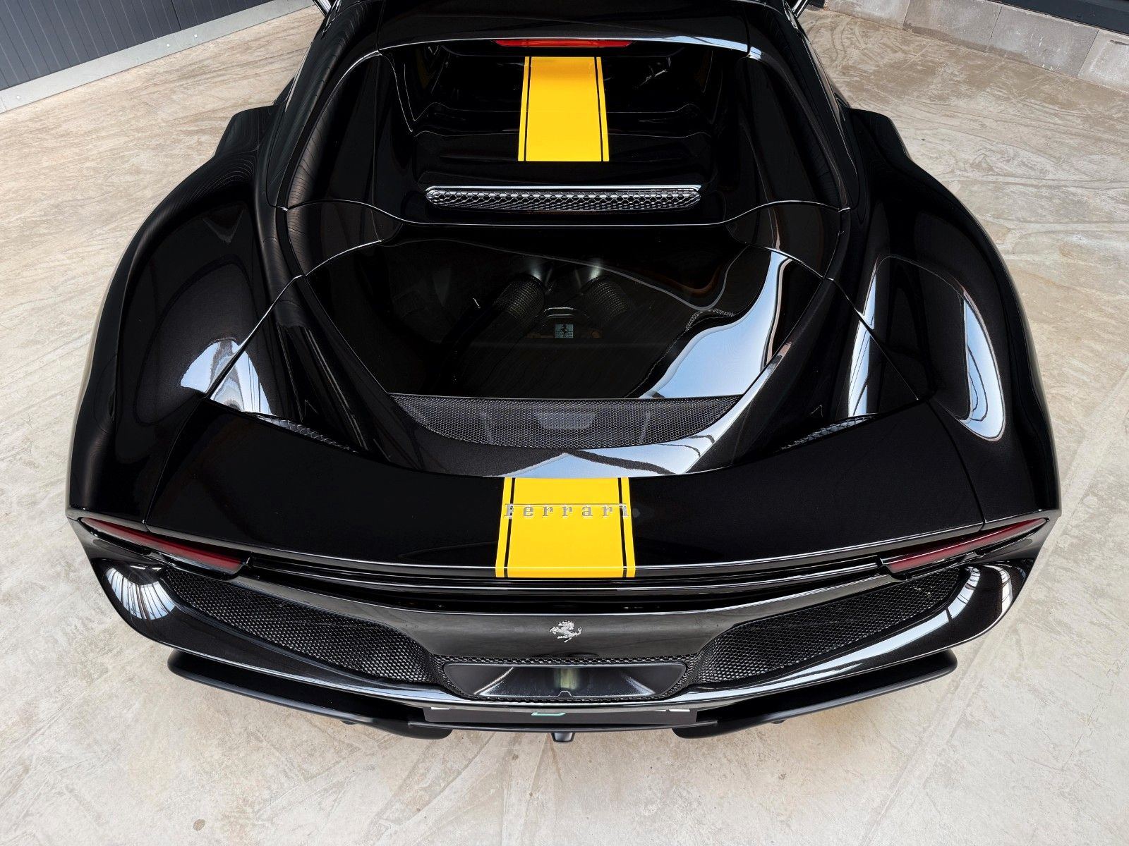 Fahrzeugabbildung Ferrari 296 GTS + Nero Extracampione + Racing Seats