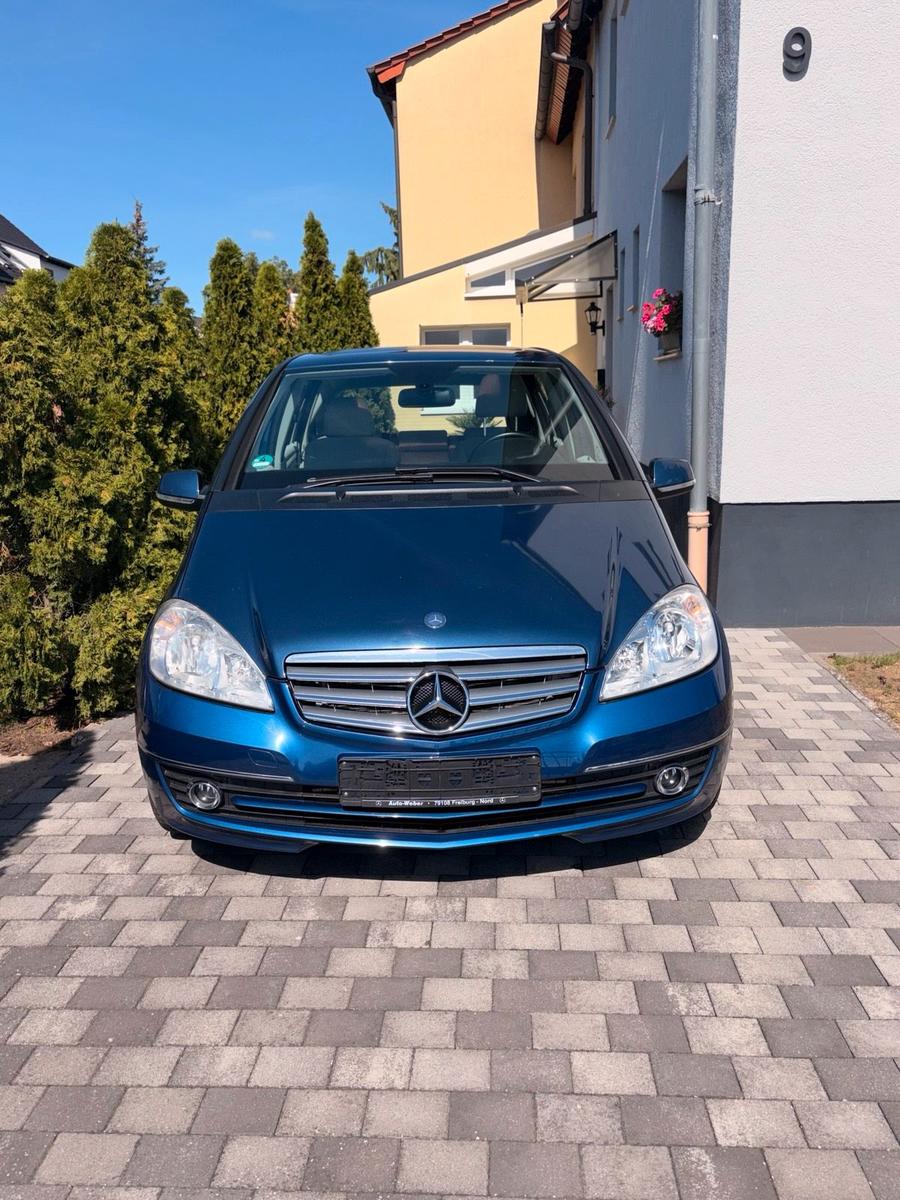 Mercedes-Benz A180 2010 — rear view
