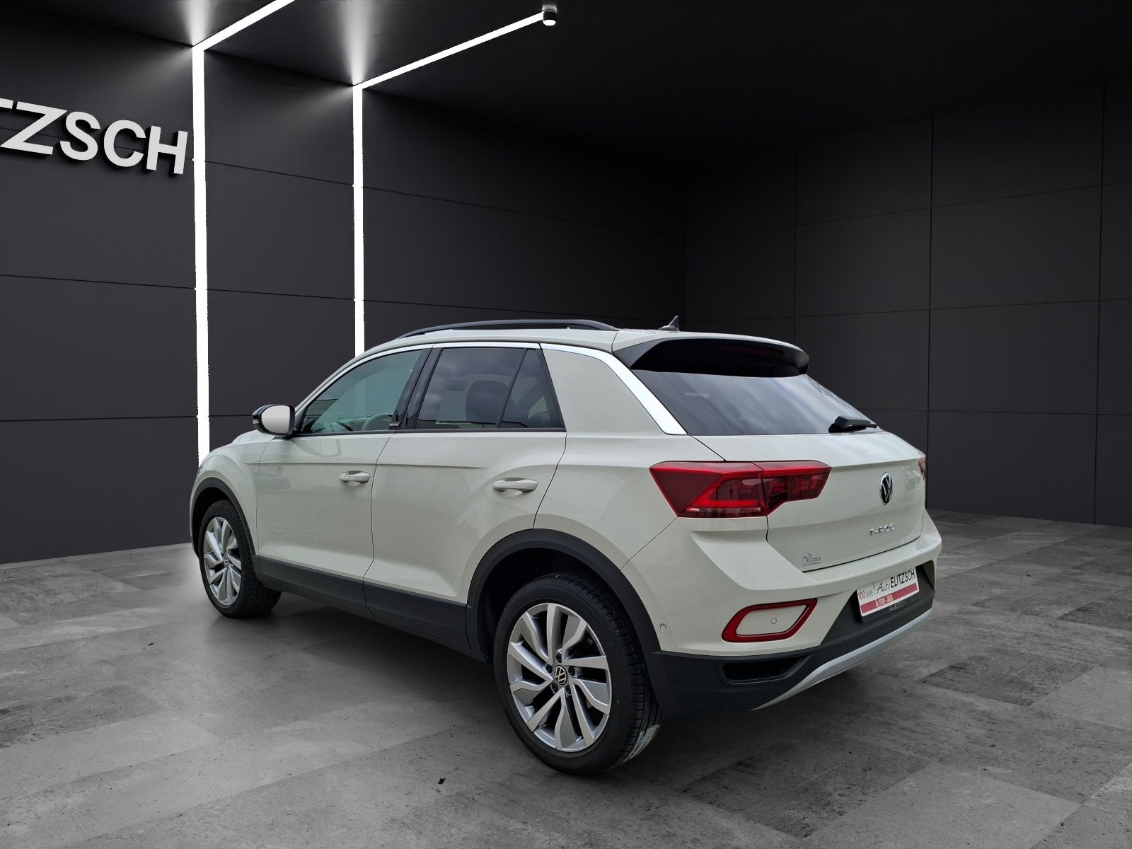 Fahrzeugabbildung Volkswagen T-Roc Move Matrix Navi AID ACC RFK SH LM