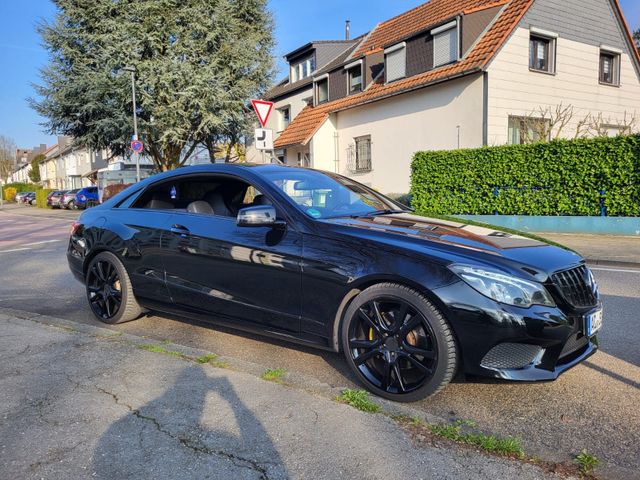 MERCEDES-BENZ Mercedes Benz E Coupé 220