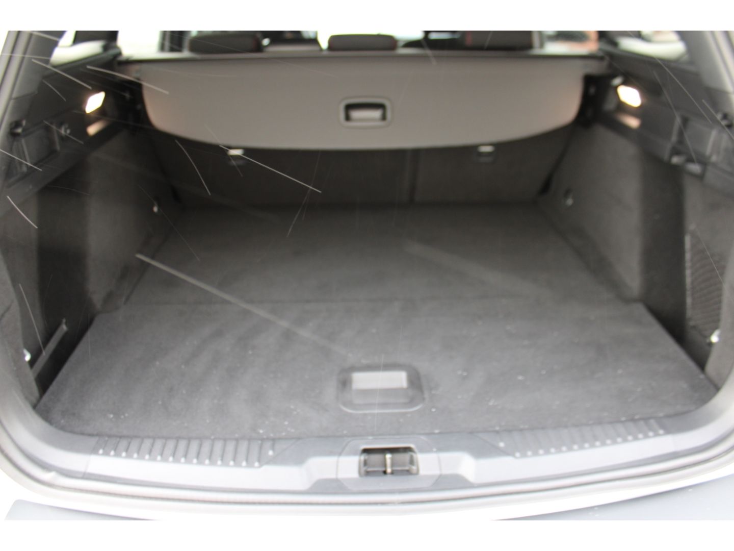 Fahrzeugabbildung Ford Focus Turnier ST-Line ACC LED TWA Navi DAB GJR R