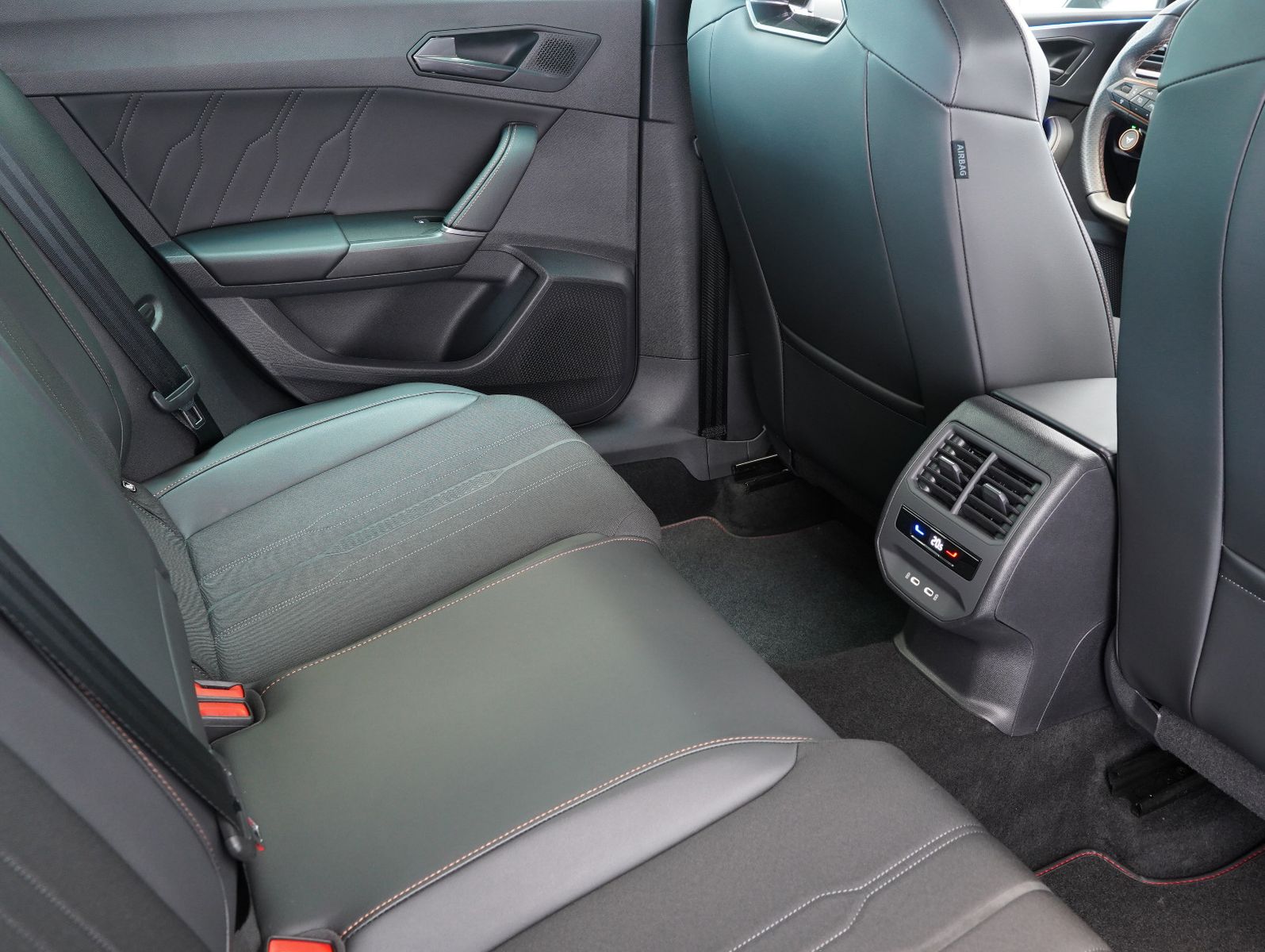 Fahrzeugabbildung CUPRA Leon Sportstourer VZ 2.0 TSI DSG 4Drive