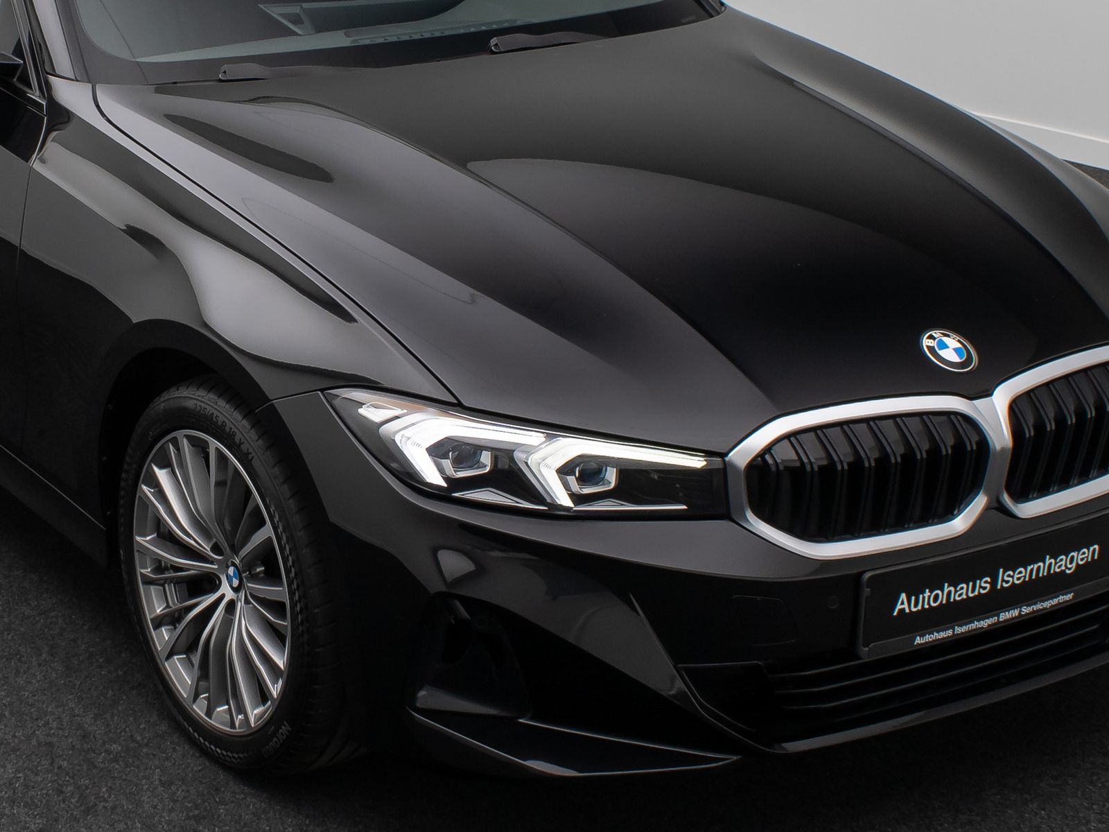 Fahrzeugabbildung BMW 318d GeschwindigReg DAB Cockpit+Widscreen 18Zoll