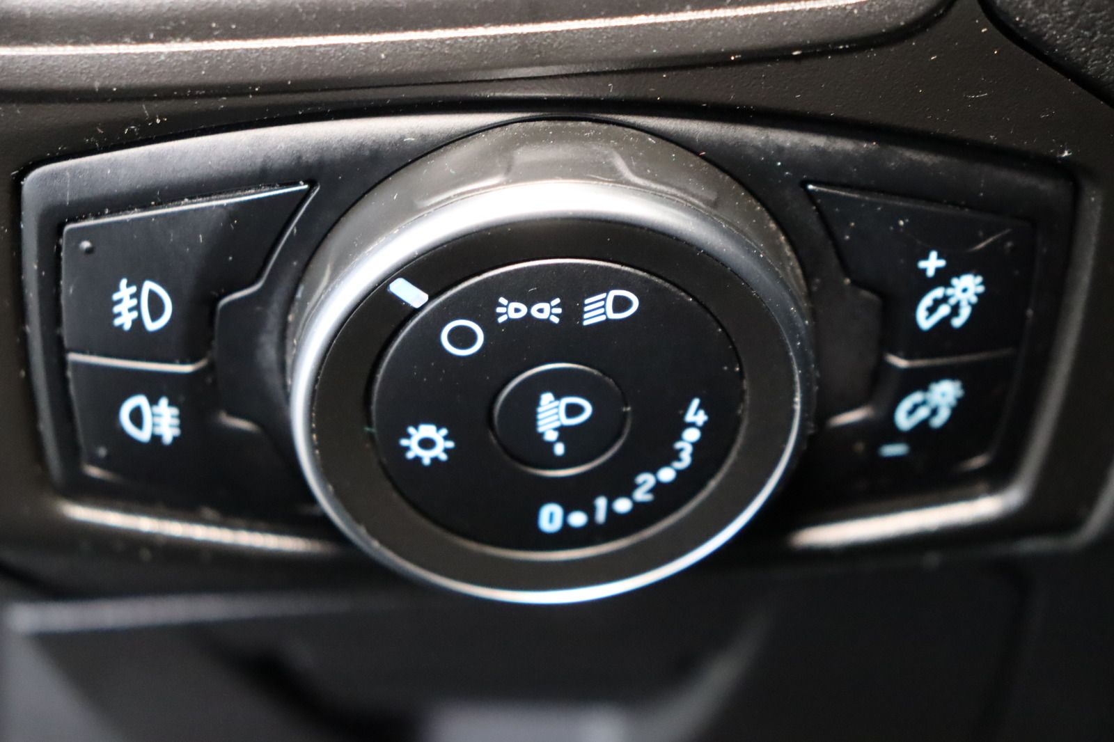 Fahrzeugabbildung Ford Focus 1.0 Ecoboost * SHZ * Tempomat