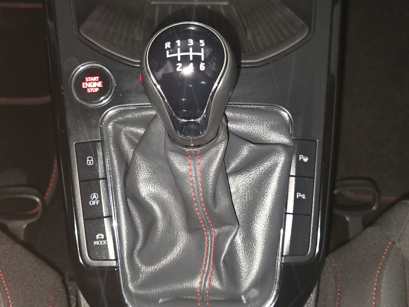 Fahrzeugabbildung SEAT Arona FR BUSINESS PAKET LED KAMERA NAVI AHK ACC