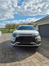 Mitsubishi Plug-in Hybrid Outlander 2.4 MIVEC TOP, AHK - Mitsubishi Plug-in Hybrid Outlander mit Anhängerkupplung