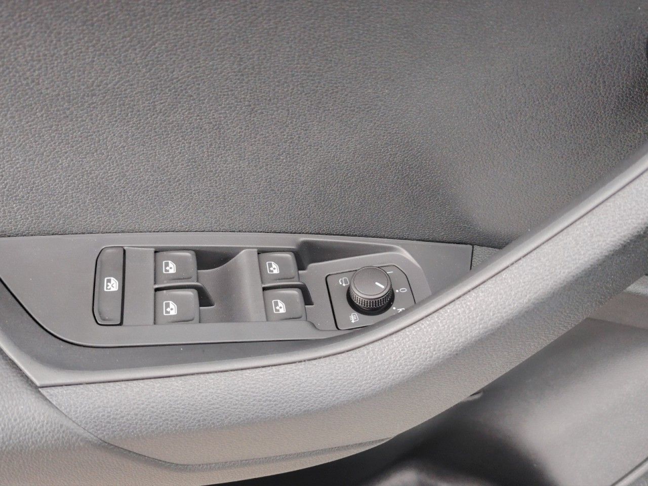 SKODA Karoq Selection Style TSI DSG – 5 Jahre Garantie - Bild 13