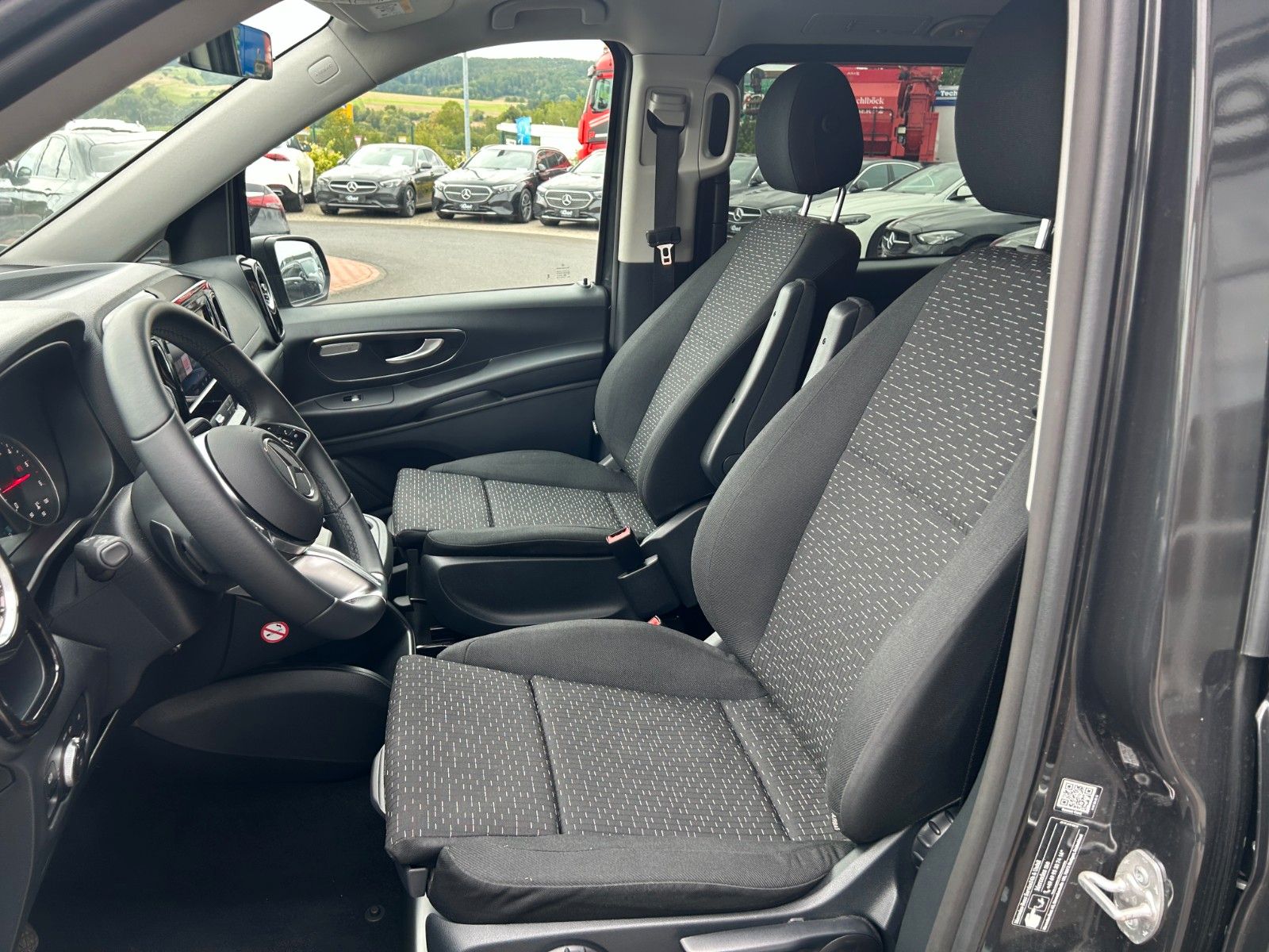Fahrzeugabbildung Mercedes-Benz Vito 116 CDI Tourer Select 9G AHK2,5to LED