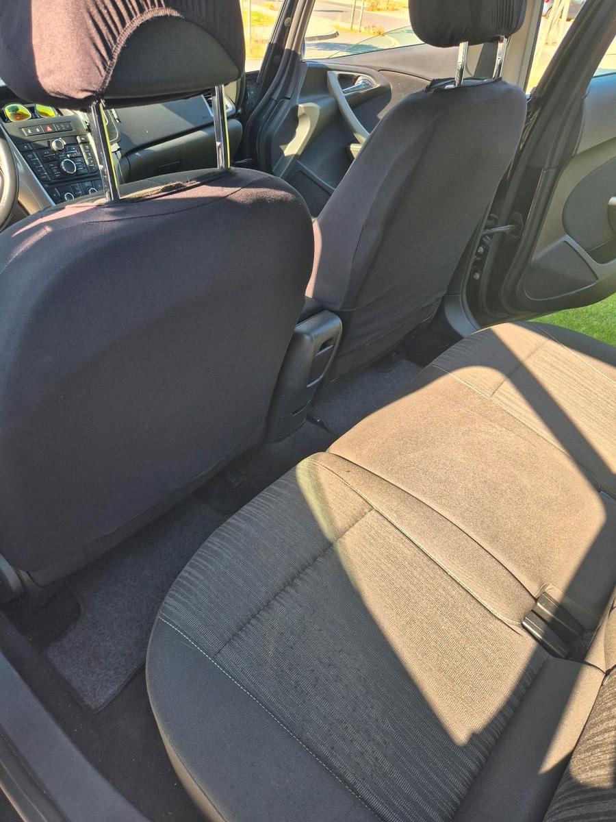 Opel Astra 2012 — photo 11