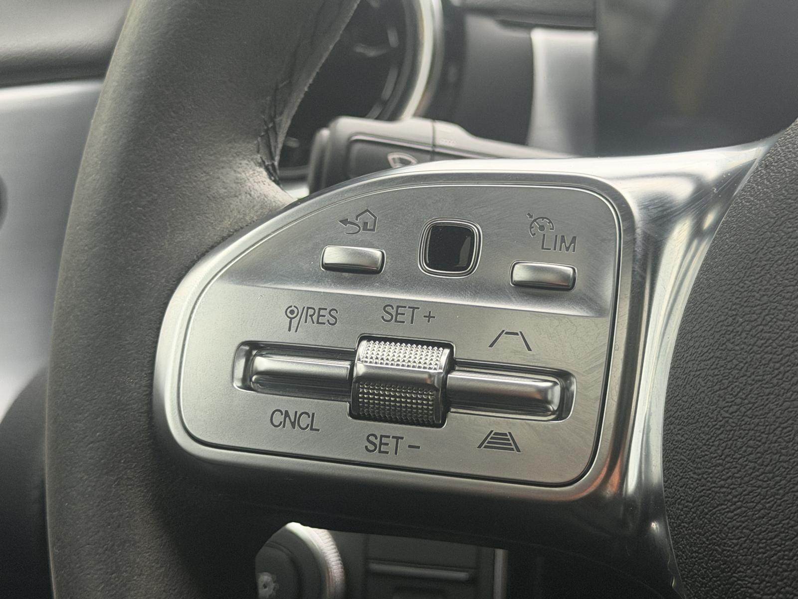 Mercedes-Benz A 250 e AMG LED MBUX Distronic Pano Kamera-360°
