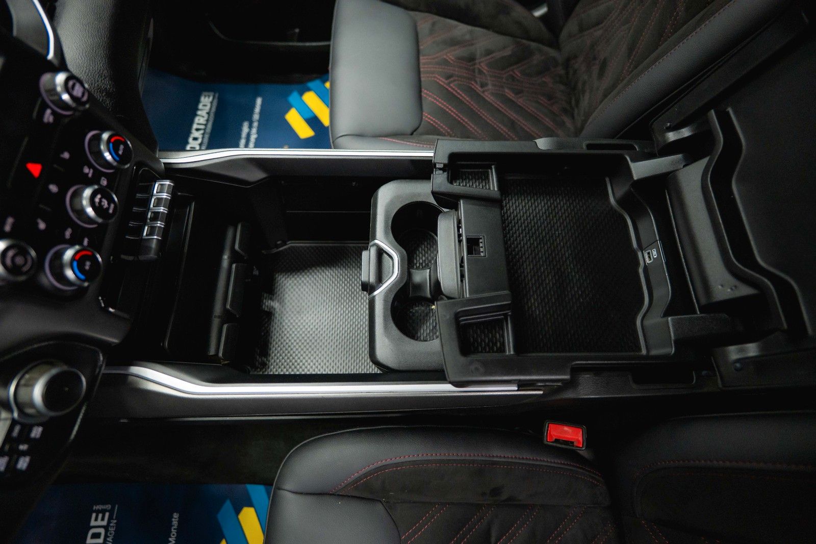 Fahrzeugabbildung Dodge RAM 5.7 V8 HEMI 4x4 OFFROAD Night Limited LONG