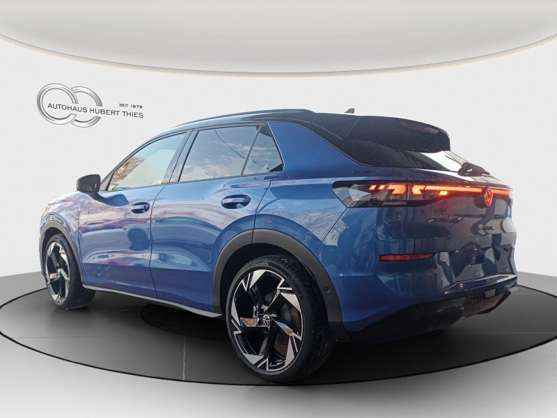 Fahrzeugabbildung Volkswagen T-Roc NEU 1.5 eTSI R-Line Black Style  NAVI+IQ-L