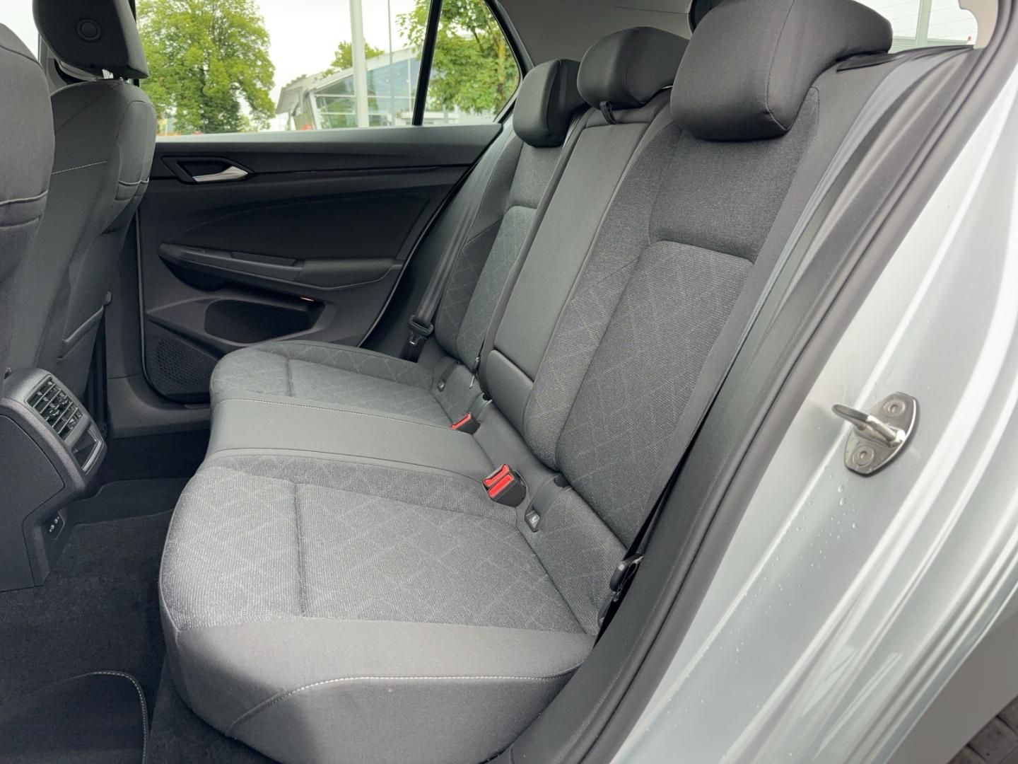 Fahrzeugabbildung Volkswagen Golf Life VIII 1.5 TSI,Navi,ACC,SH,Rückfahrkamer