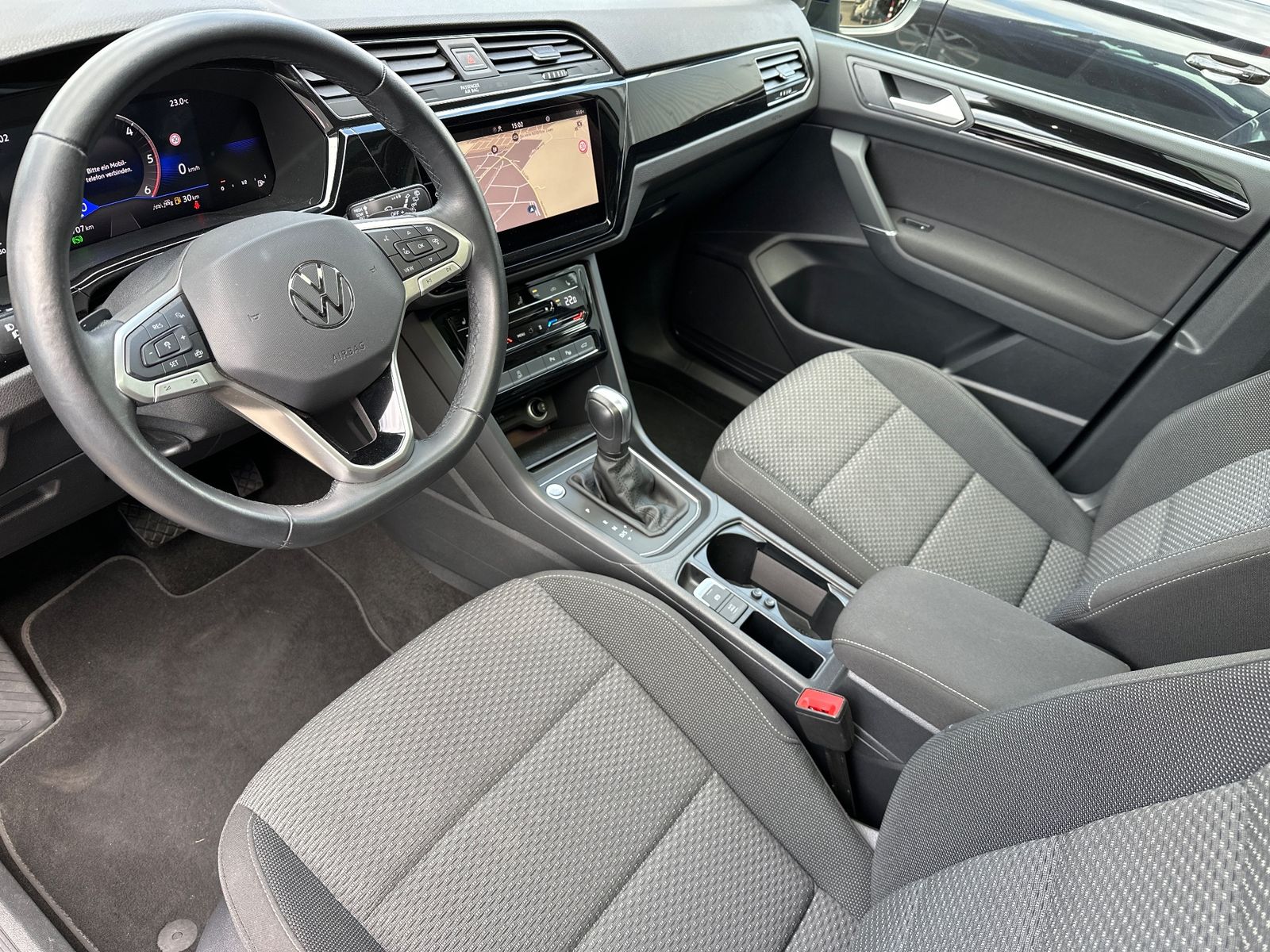 Fahrzeugabbildung Volkswagen Touran 7-Sitzer NAV+LED+ACC+KAMERA+PANO+STANDHZG