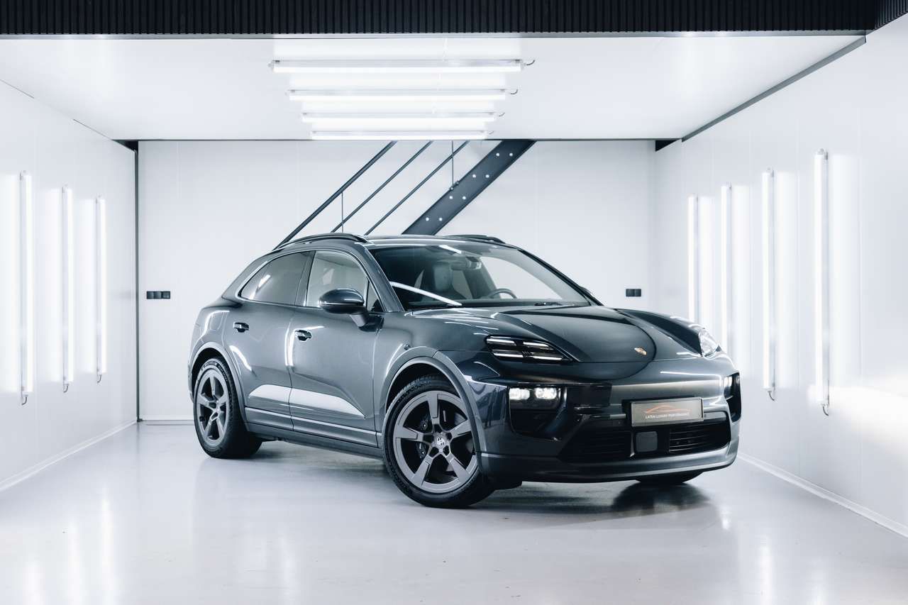 Porsche Macan 4 Electric Pano BOSE Trekhaak Luchtvering