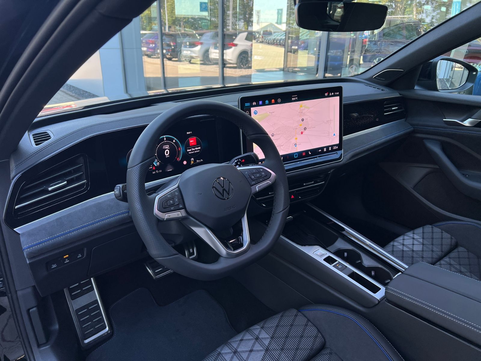 Fahrzeugabbildung Volkswagen Passat Variant R-Line 2.0 TDI DSG 4MOTION *AHK,B