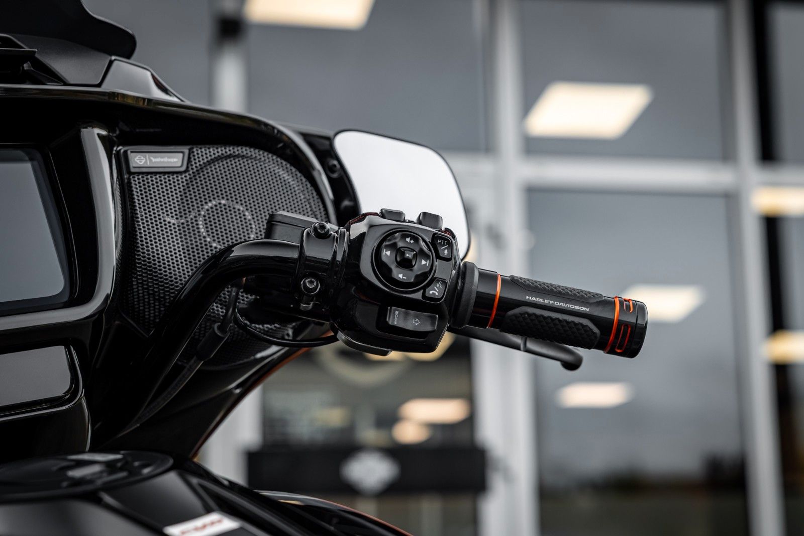 Fahrzeugabbildung Harley-Davidson CVO Street Glide  FLHXSE 121 cui - Jekill -