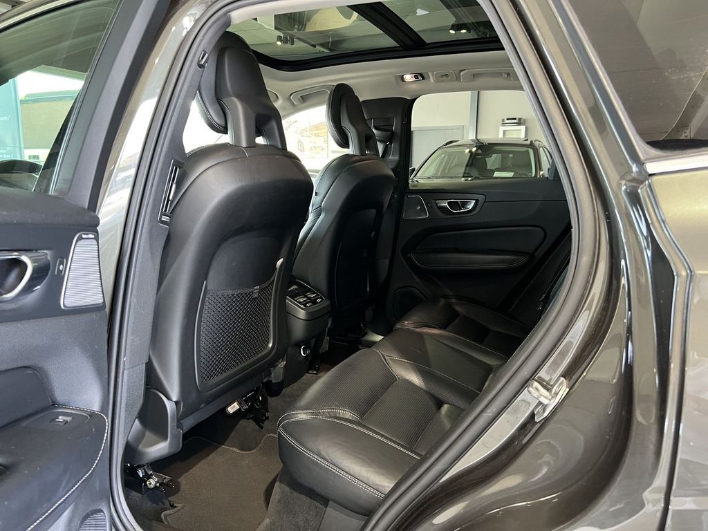 Volvo XC60 D5 Inscription AWD B&W Massage Pano Kamera