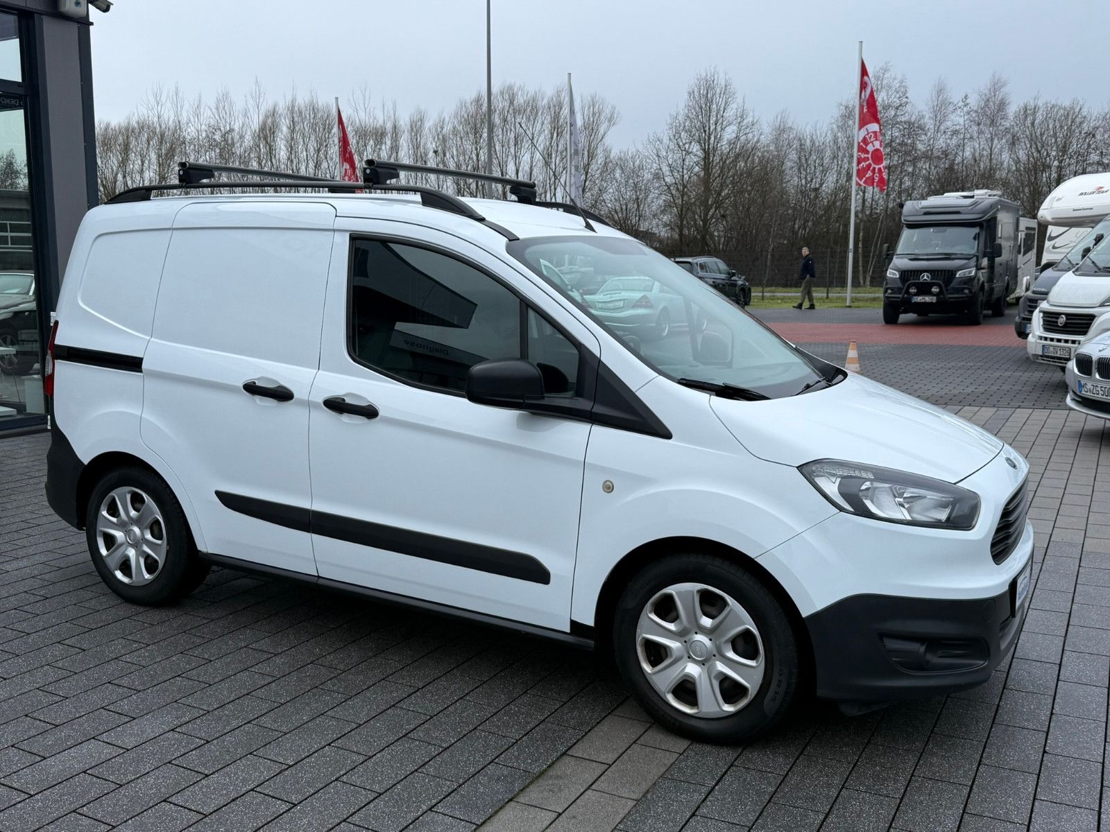 Fahrzeugabbildung Ford Transit Courier Basis AHK ZV SERVO FLÜGELTÜREN