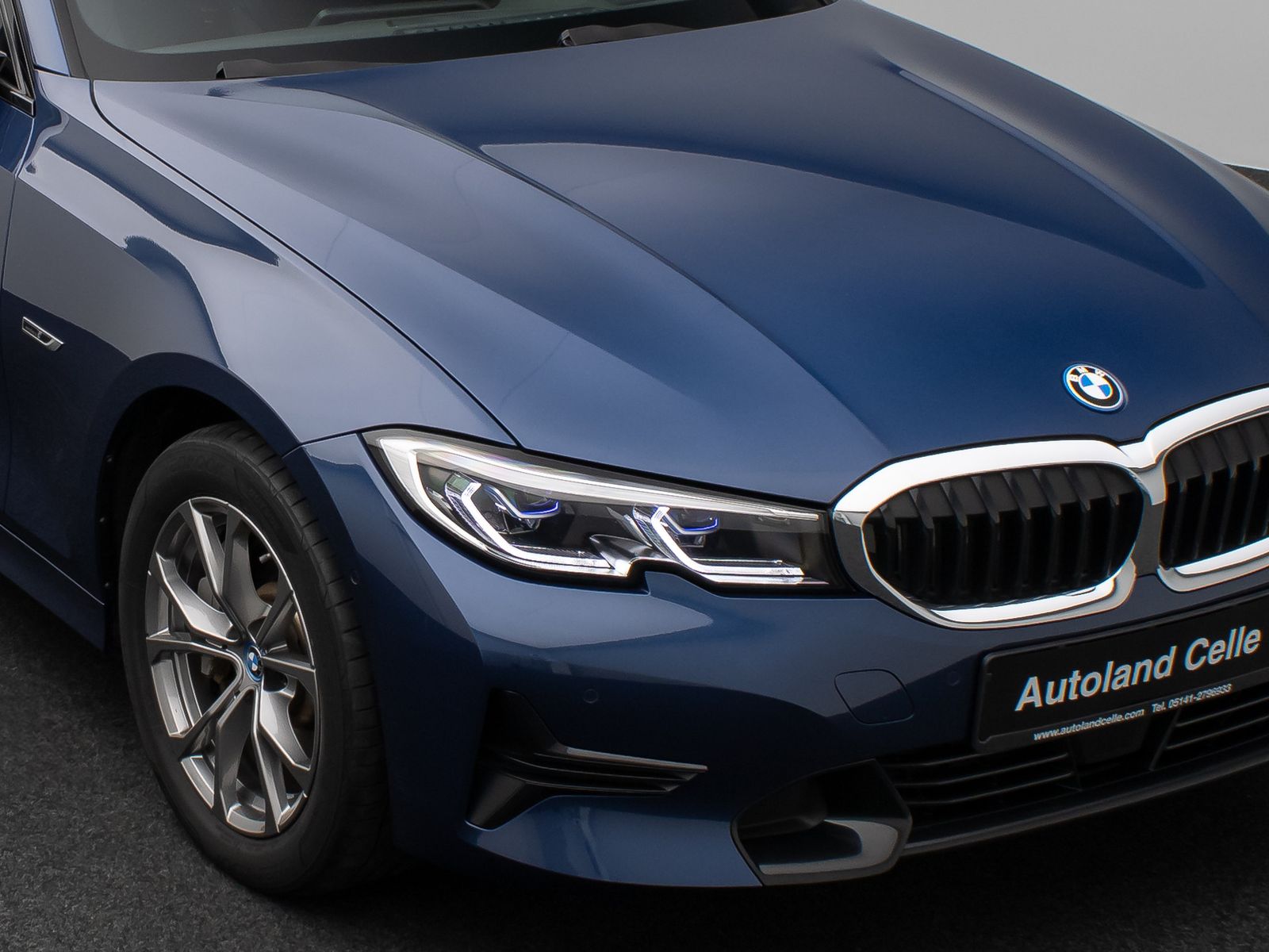 Fahrzeugabbildung BMW 330e Sport Line Kamera Laser HUD DAB Komfort