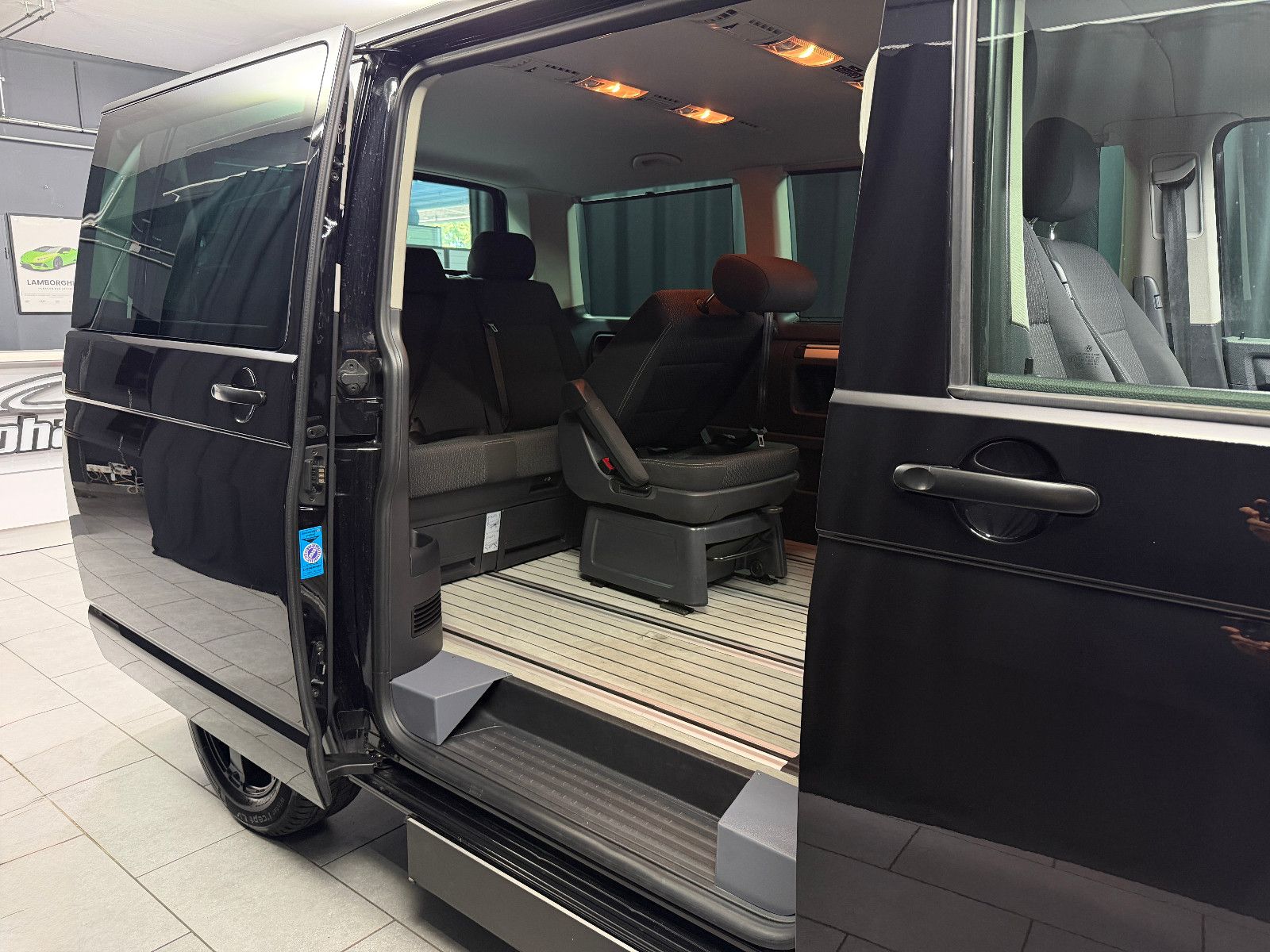 Fahrzeugabbildung Volkswagen T6 Multivan Trendline|Behindertengerecht|DSG|NAV